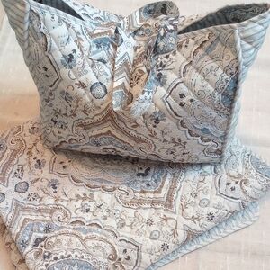 Elegant Paisley Quilted Throw Blanket